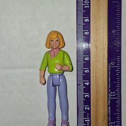 Fisher Price Sweet Streets Dollhouse Contry Cottage Doll
