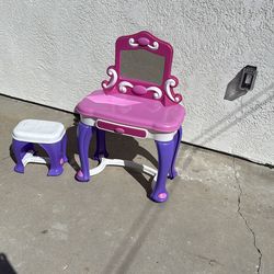 Kids vanity
