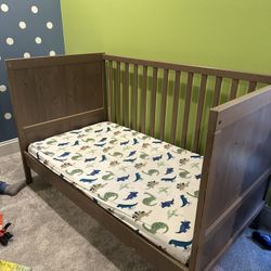 Infant Crib And Dresser Set 