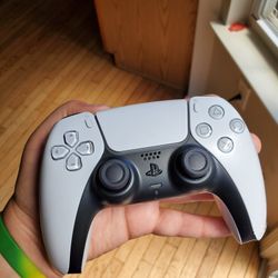 PS5 Controller (White)