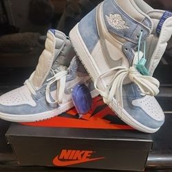 "Air Jordan 1 High ""Hyper
Royal"		
		
