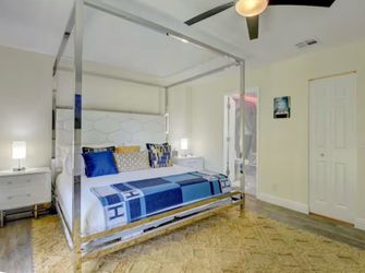 White King "Cortina" King Canopy Bedroom Set