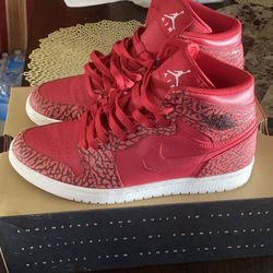 Jordan 1’s Red 8.5