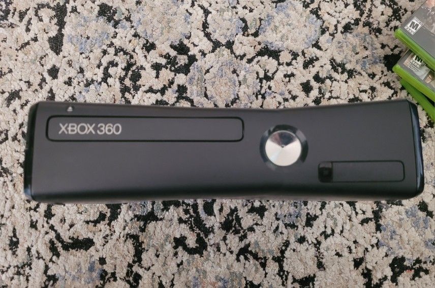 Xbox 360 With 4 Games