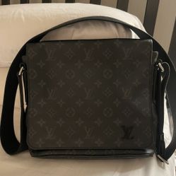 Louis Vuitton Messenger Bag 