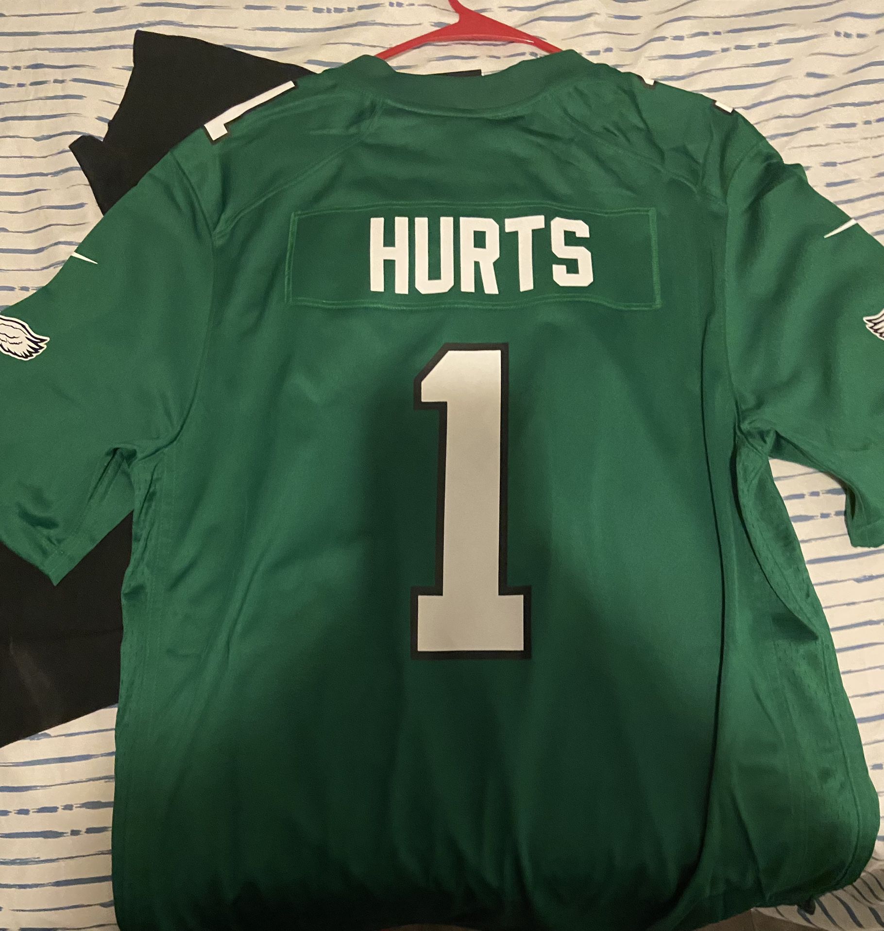 Jalen Hurts Kelly Green Eagles Jersey for Sale in Grand Terrace, CA -  OfferUp