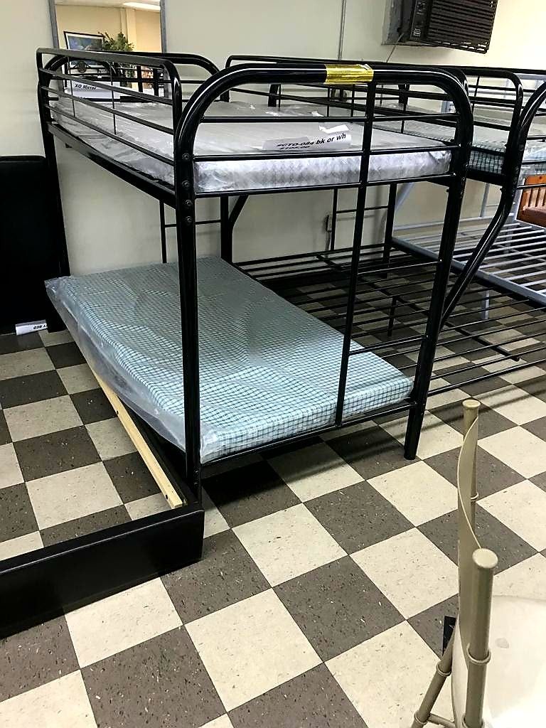 Bunk bed twin/twin whit matress. Brand new