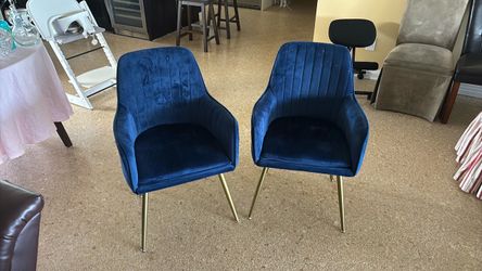 Set of 2 Blue Velvet Accent Chairs