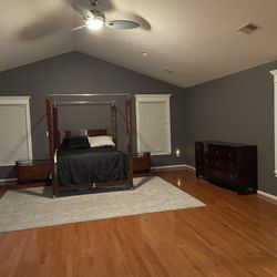 Ethan Allen Canopy Bedroom Set (Full/Queen)