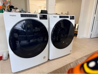 LIKE NEW ELECTRIC WHIRLPOOL DRYER/WASHER SET