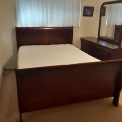 Queen Bedroom  Set Bedframe Boxspring Dresser And Nightstand 