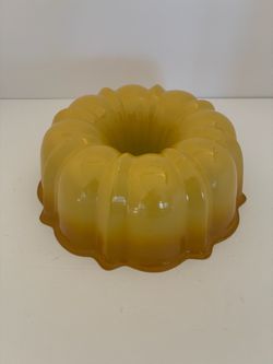 Vintage Bundt Cake Pan Ombré Amber Gold Retro Kitchen Decor