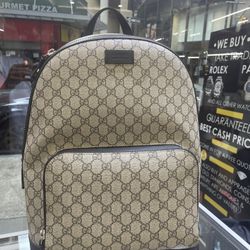 GUCCI GG Supreme Medium Backpack