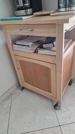 Rollaway microwave stand