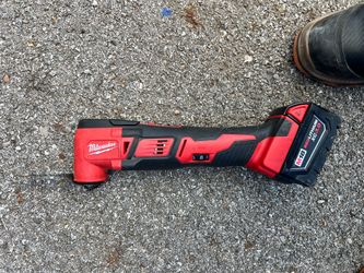 Milwaukee M18 Oscillating Multi-Tool