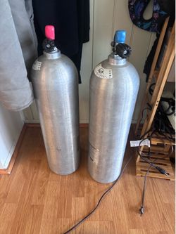 Pair of Aluminum 80 Scuba Tanks