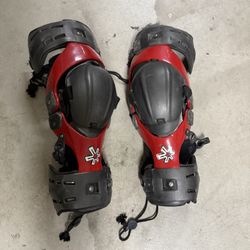 Asterisk Adult Moto Knee Braces