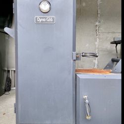 Dyna-Glo Vertical Smoker Plus Additional Brand New Smoker Box