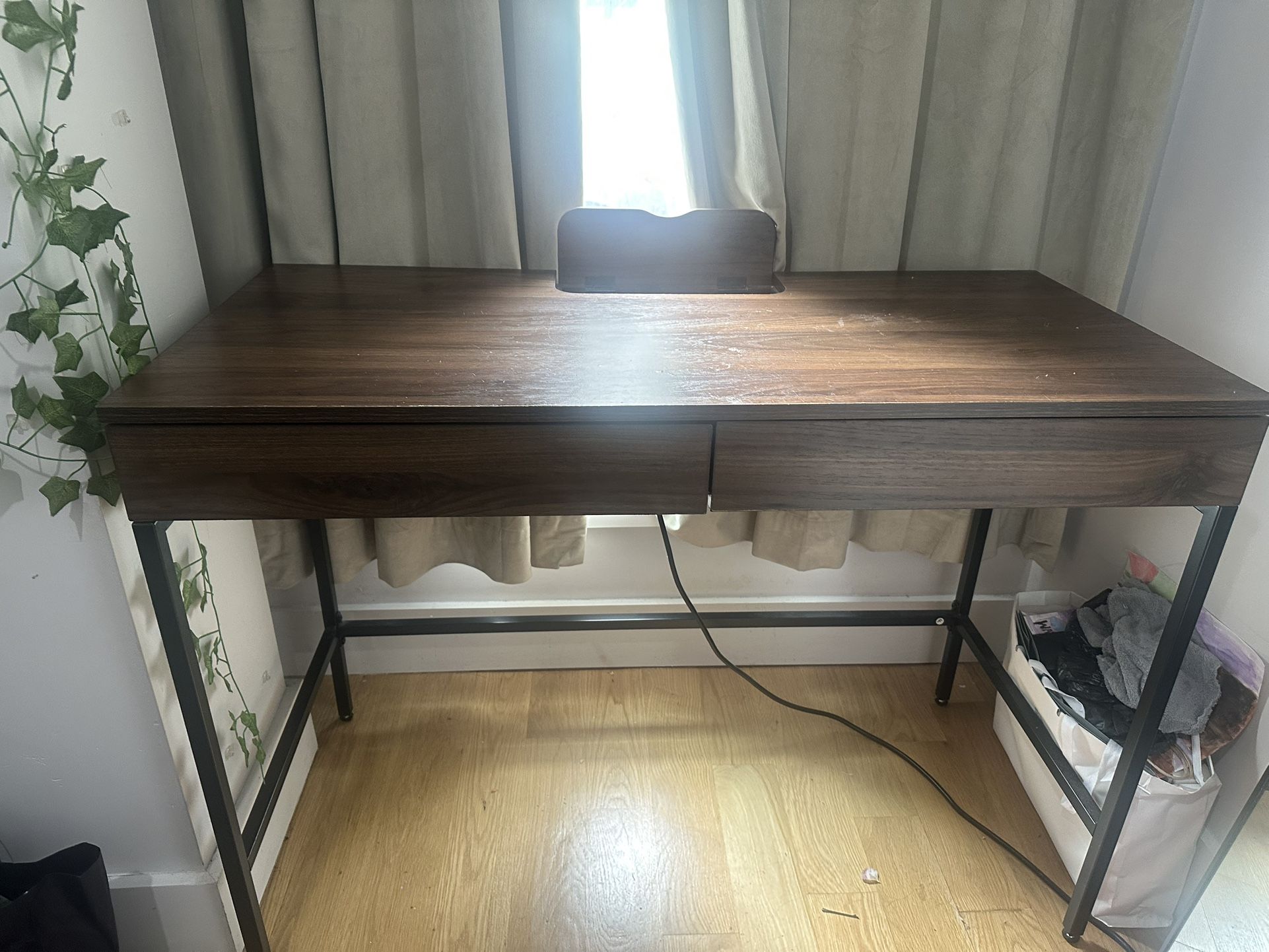 WOOD DESK WITH BUILT IN USB 