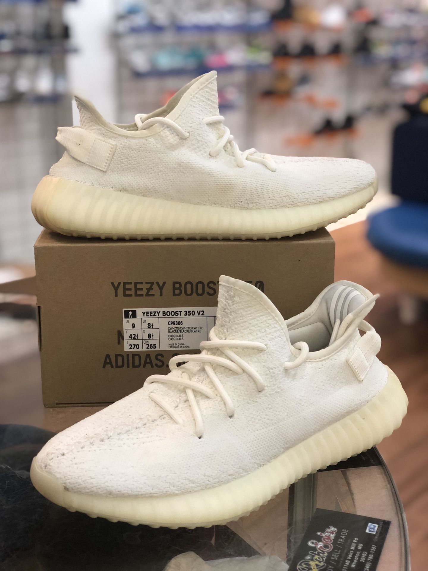 Cream Yeezy 350 V2s size 9