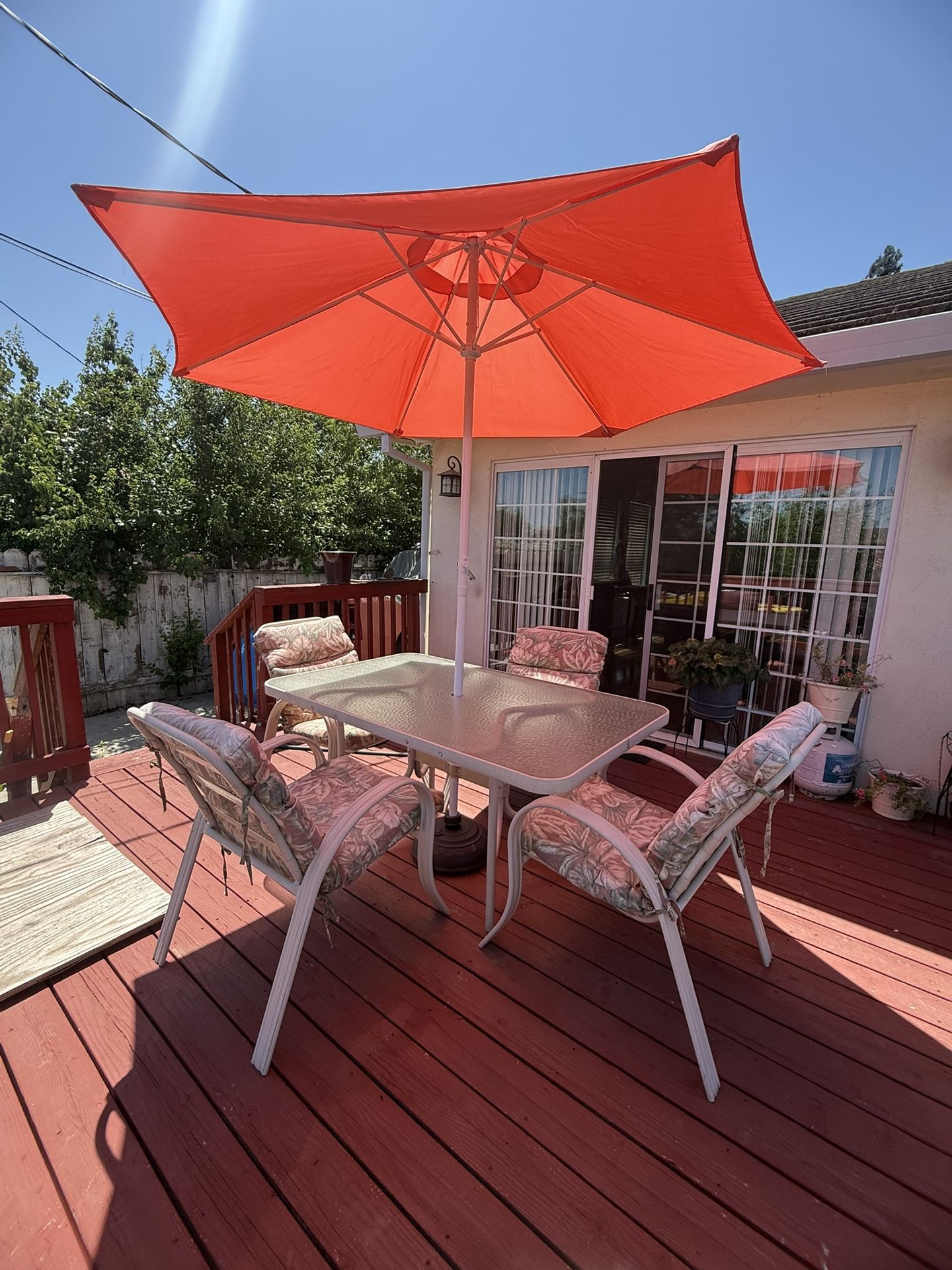 Back Yard Table With Umbrella