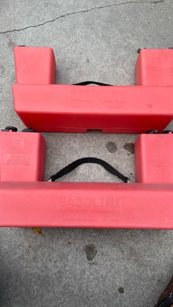 dual 3 gallon transom fuel tanks