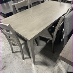 Brilliant Table plus 4 chairs%