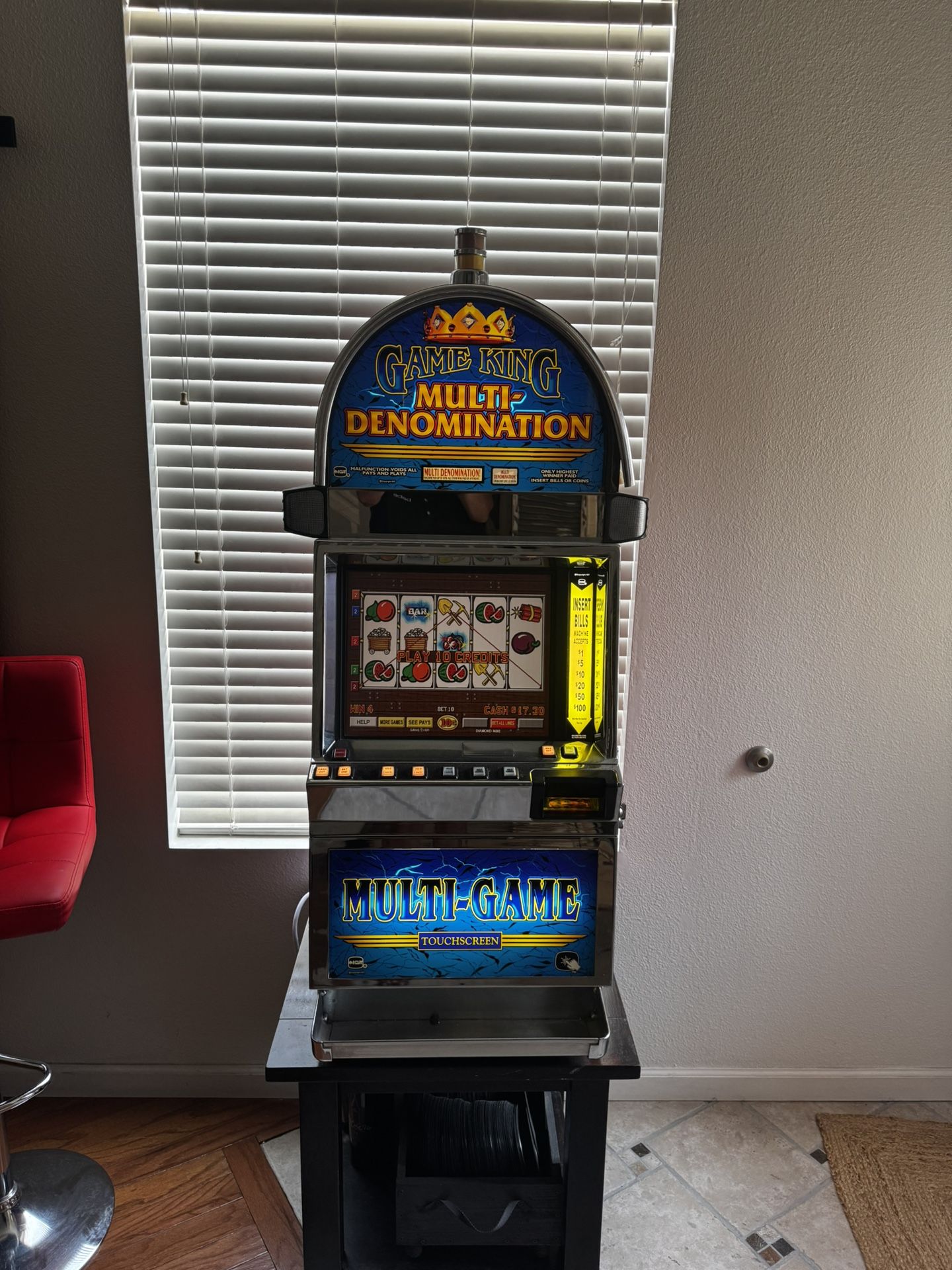 IGT Game King Multi-Denomination Multi-Game Touchscreen slot machine