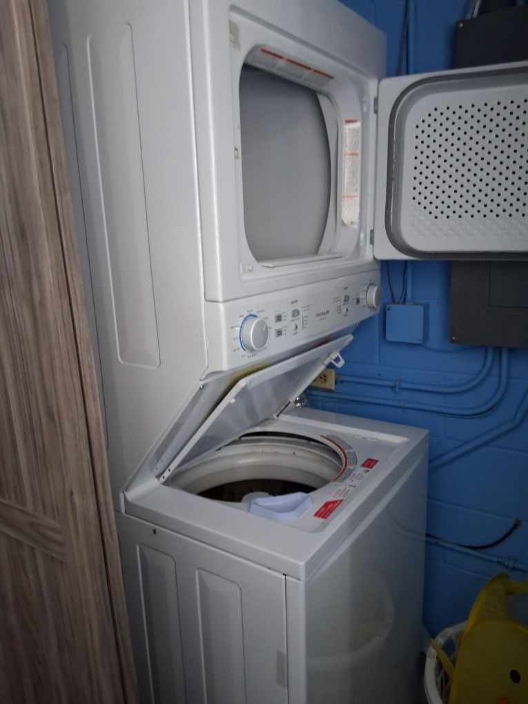 Stacked Washing Machine And Dryer