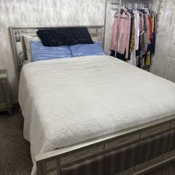 Queen Size bed Silver with mirror headboard