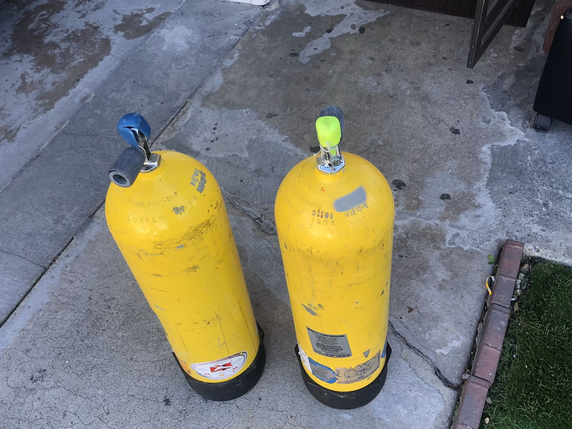 Scuba tanks