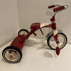 Radio Flyer Classic Tricycle with Removable Push Handle