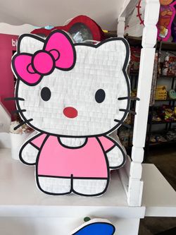 Hello Kitty Piñata 