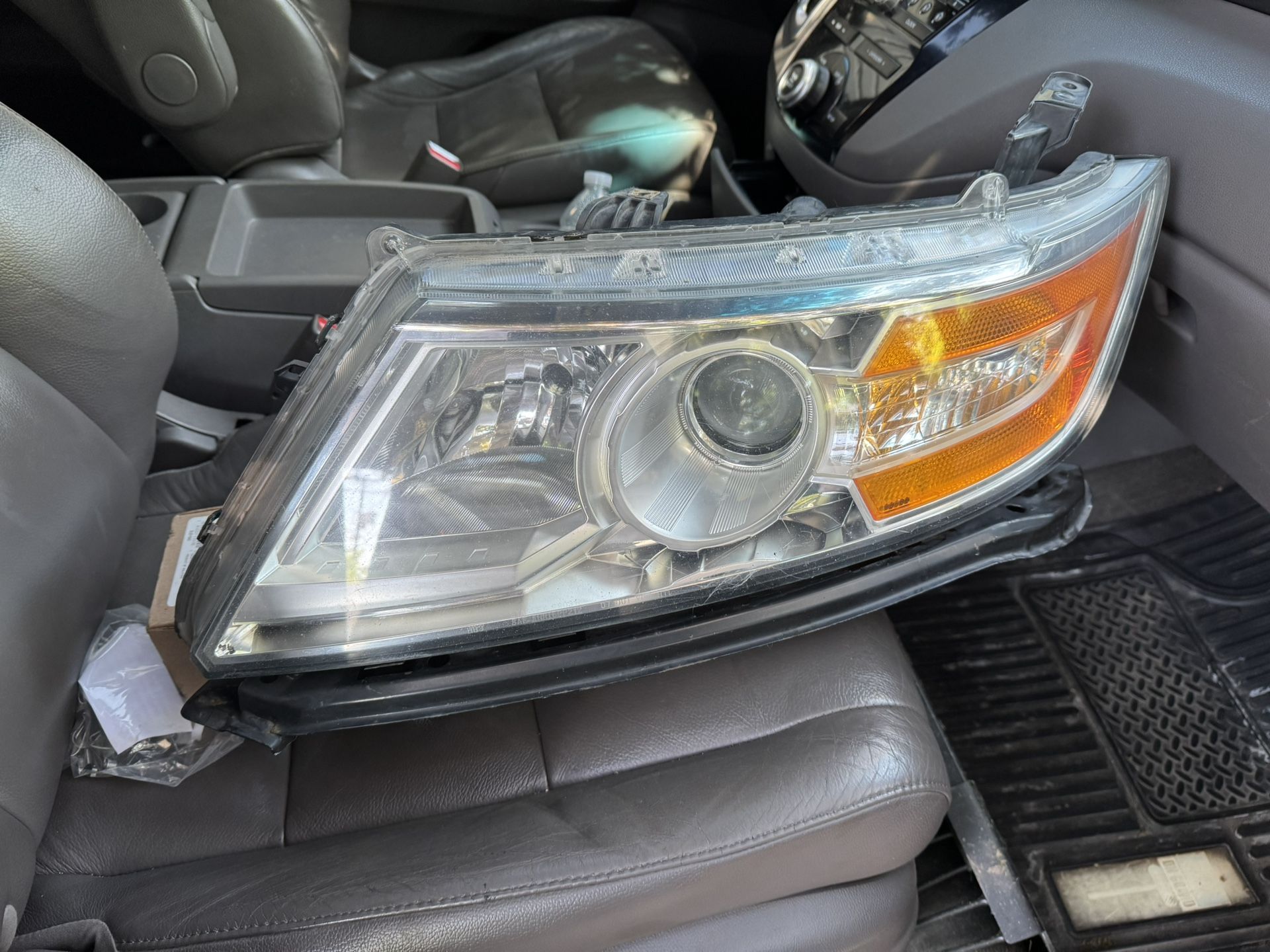 OEM Front Left Headlight 2011 Honda Odyssey