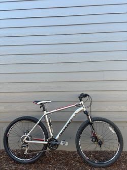 Diamondback Axis XE 27.5 wheels Mountain Bike – Large Frame - Aluminium Bicycle Disc Brakes