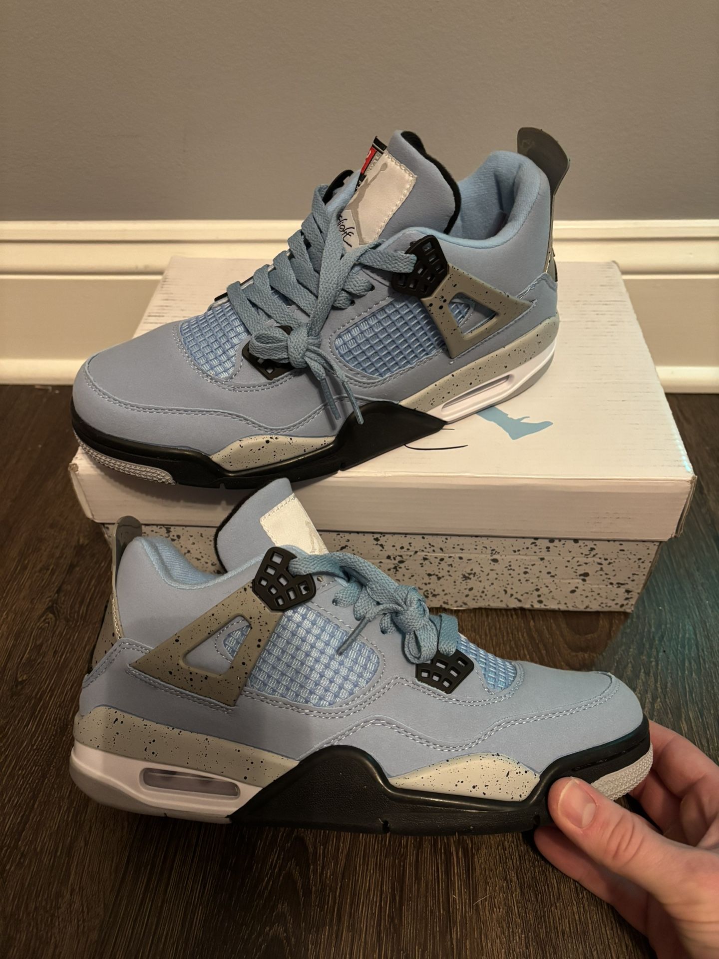 Jordan 4 UNC Size 8 Men’s Sneakers