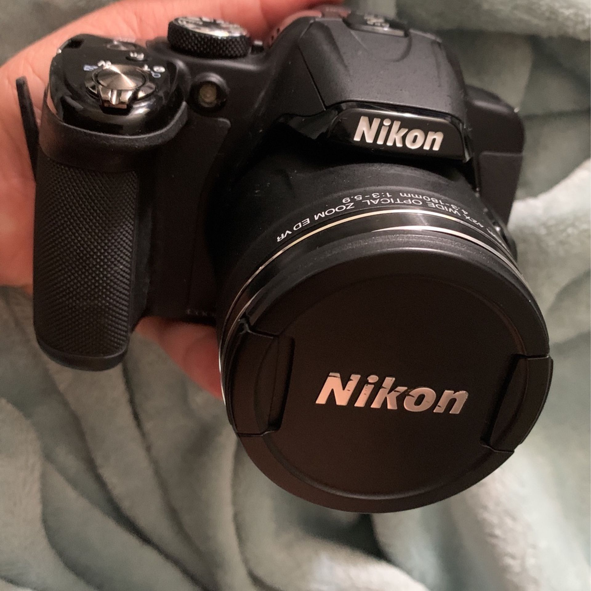 Nikon Coolpix p520 Camera Bundle