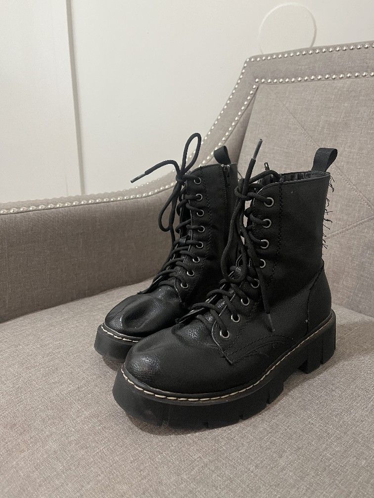Women Black Boots