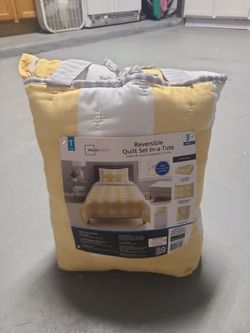 Twin Quilt Set