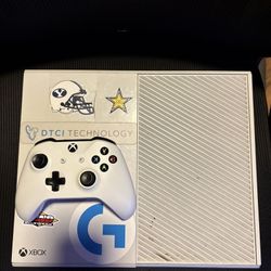 White Xbox One 