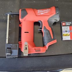 M12 Milwaukee 23 Gauge Nail Gun