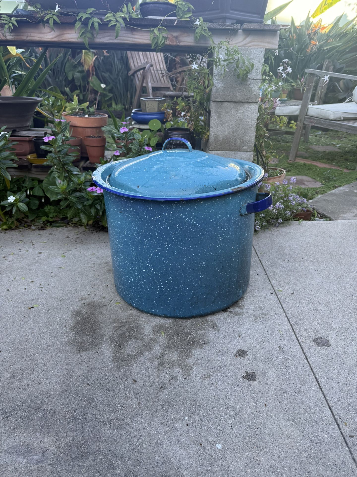 XL Enamel Crab Cooking Pot