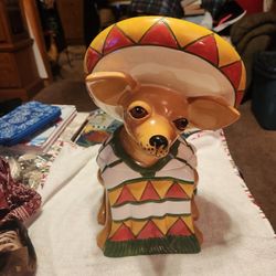 Vintage cookie jar in excellent condition...no chips...buy it for $40.00

PICK UP IS IN NORTH CHESTERFIELD OFF JESSUP ROAD 

