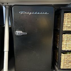 Frigidaire Retro Bar Refrigerator