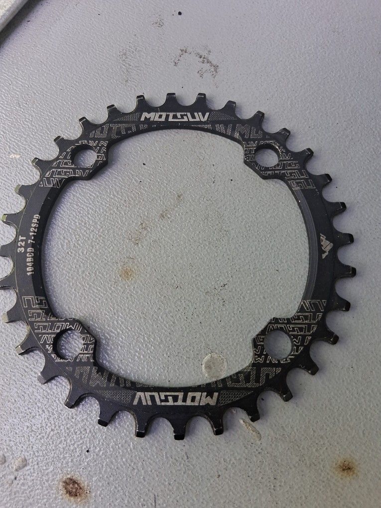 MOUNTAIN BIKE FRONT SPROCKETS LIKE NEW