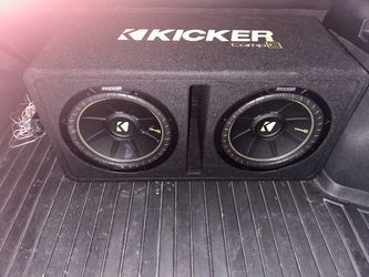 2 12” Kicker comp c subwoofers / Kicker Amp
