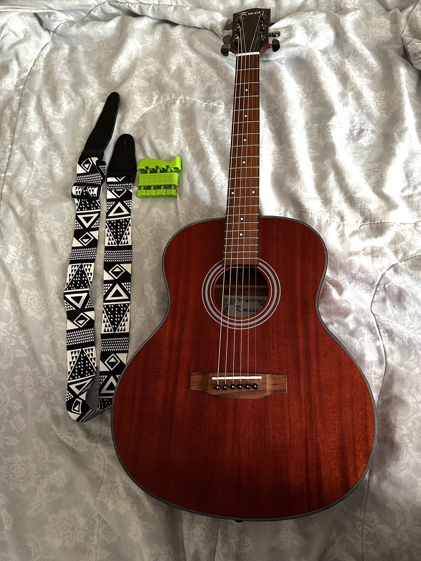 Kmise guitar