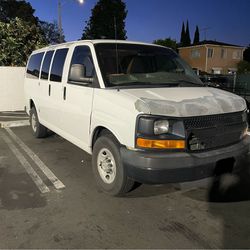 2011 Chevy Express 2500 Passenger Van 