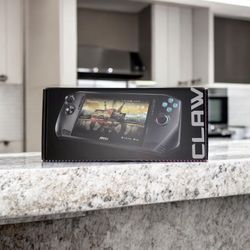 6578381 MSI claw A1M 7” 120hz FHD 1080p gaming handheld 1Tb 16gb 