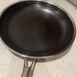 Hexclad 12 inch Pan